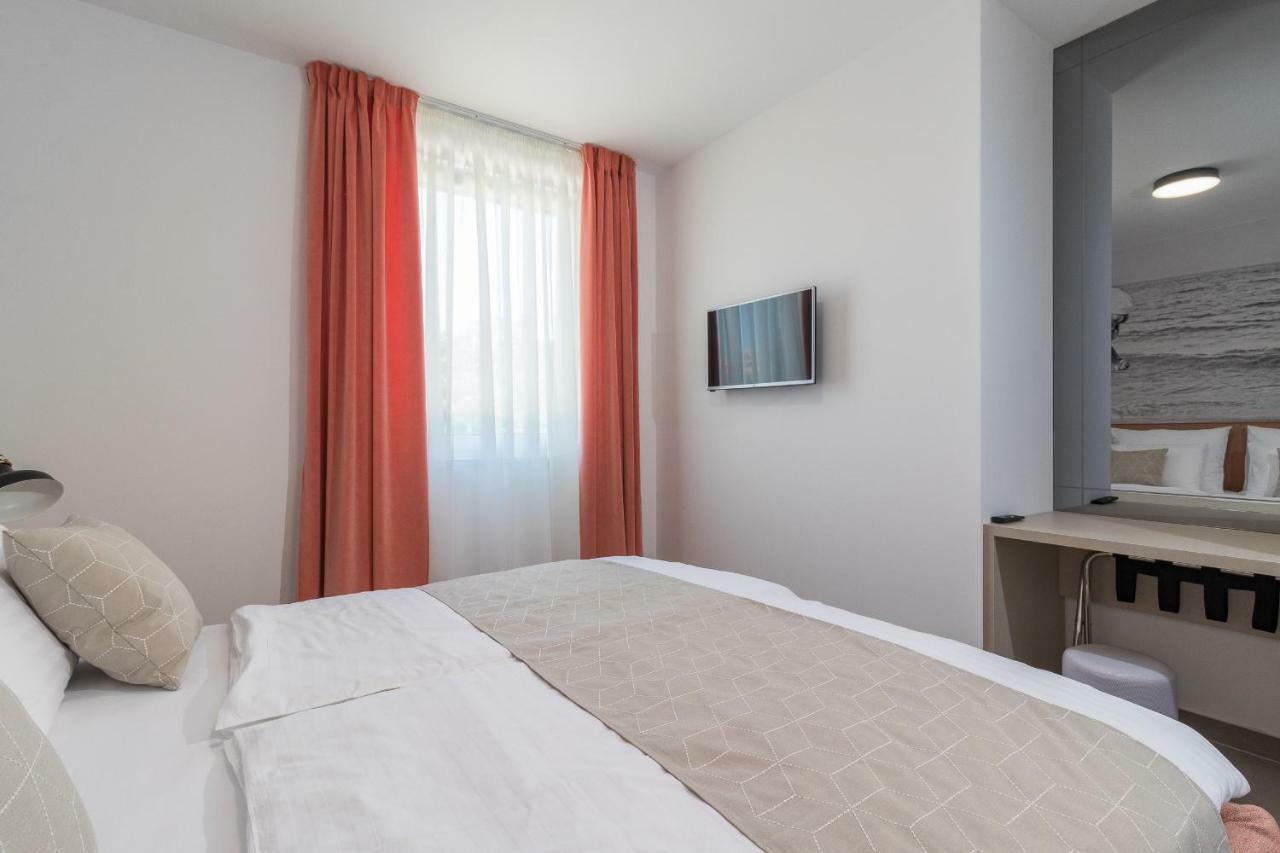 Apartment Luxury Magali 2 *